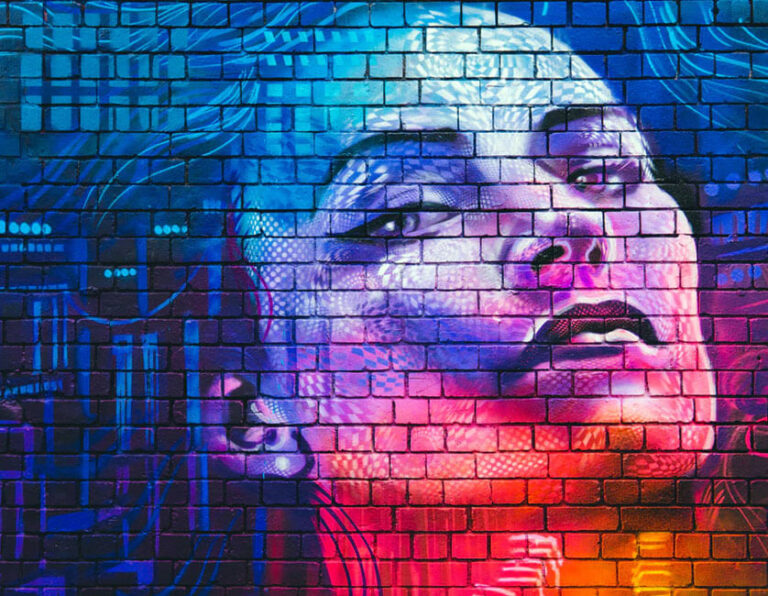 mural-con-colores-neon-rostro-de-chica-1